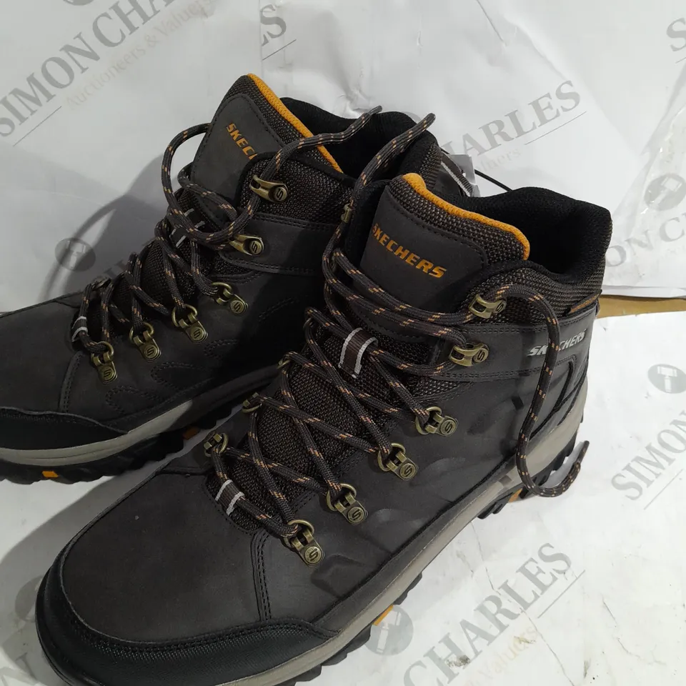 SKECHERS HIKING BOOTS SIZE 9