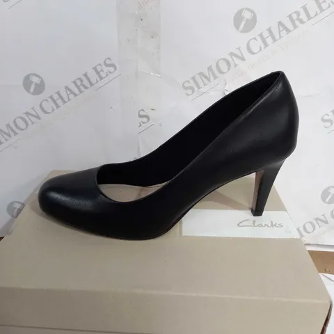 BOXED CLARKS CARLITA COVE HEEL SHOES, BLACK - SIZE 5