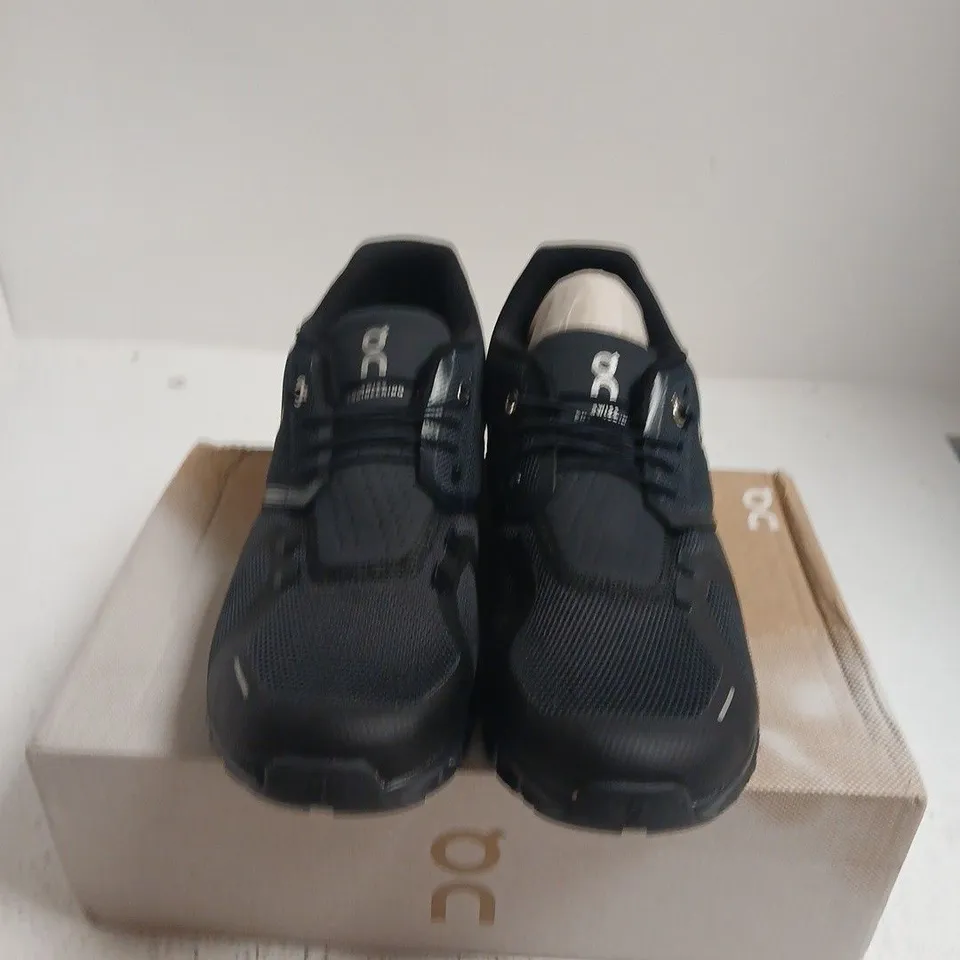 BOXED PAIR OF ON RUNNING CLOUD 5 ALL BLACK TRAINERS – UK 9