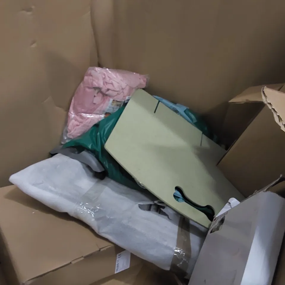 PALLET OF ASSORTED ITEMS INCLUDING: HEDGE TRIMMER, LAMINATE FLOOR CUTTER, TORQUE WRENCH, DICE SET