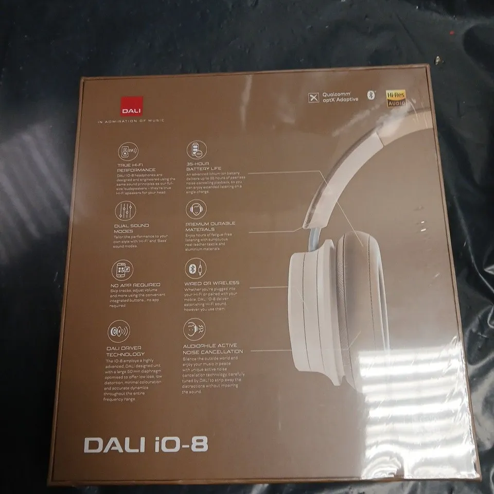 DALI IO-8 WIRELESS HEADPHONES – CARAMEL WHITE