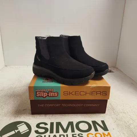 SKECHERS SLIP-INS BLACK SLIP-ON BOOTS (BOXED) β UK 4