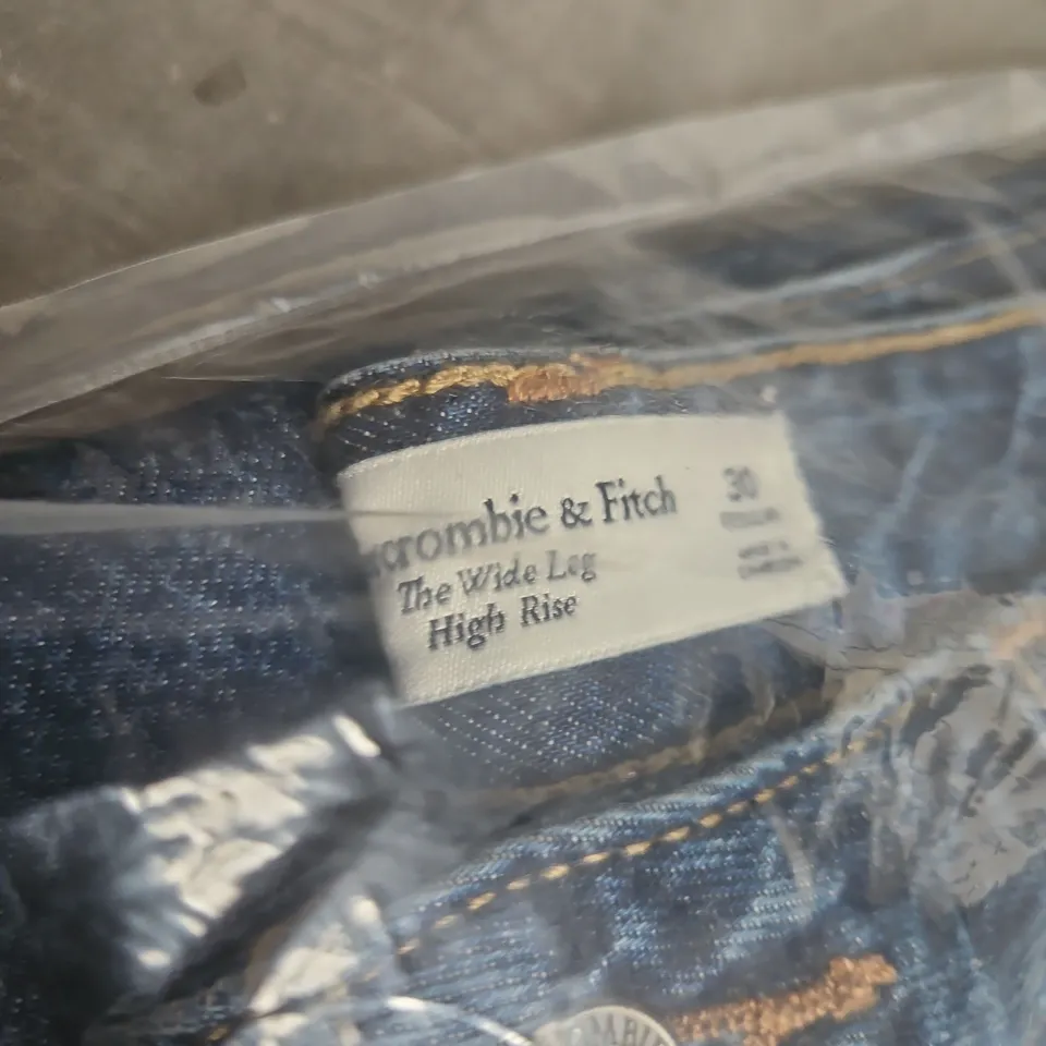 ABERCROMBIE & FITCH THE WIDE LEG HIGH RISE JEANS – SIZE 30 (WOMEN) – DENIM