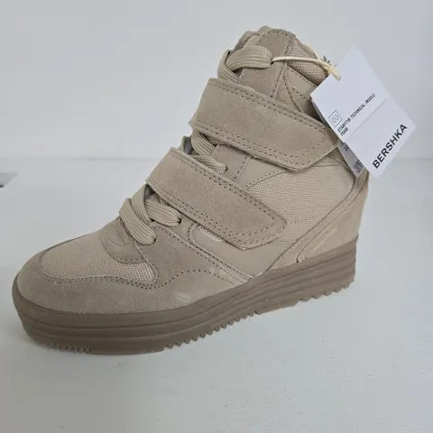 BERSHKA SIZE 37
