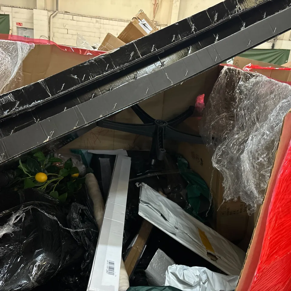 PALLET OF ASSORTED CONSUMER PRODUCTS TO INCLUDE: 36" FOLDABLE TRAMPOLINE, CEILING LIGHT, YOGA MAT, KEYBOARD RISER, LED PHOTO STUDIO ECT