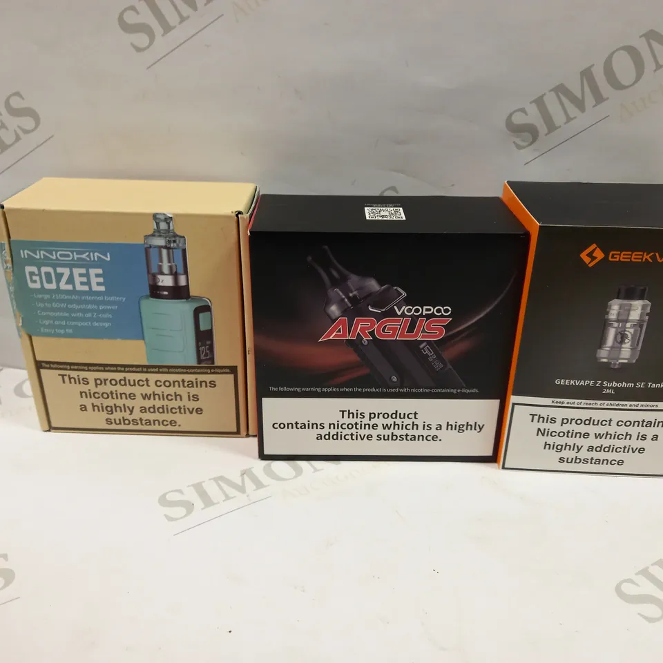 BOX OF APPROXMATELY 28 E-CIGARETTES AND LIQUIDS TO INCLUDE GEEKVAPE Z SUBOHM SE TANK, VOOPOO ARGUS, INNOKIN GOZEE, ETC