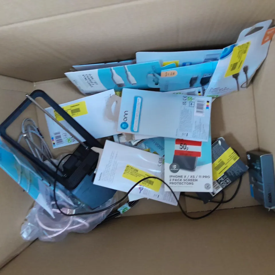  APPROXIMATELY 10 ASSORTED ASDA TECH ITEMS INCLUDING BLUETOOTH CD BOOMBOX, BATTERY PACKS AND WIRELESS CHARGING PAD