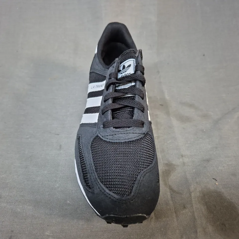 BOXED PAIR OF ADIDAS LA TRAINERS IN BLACK/WHITE UK SIZE 9