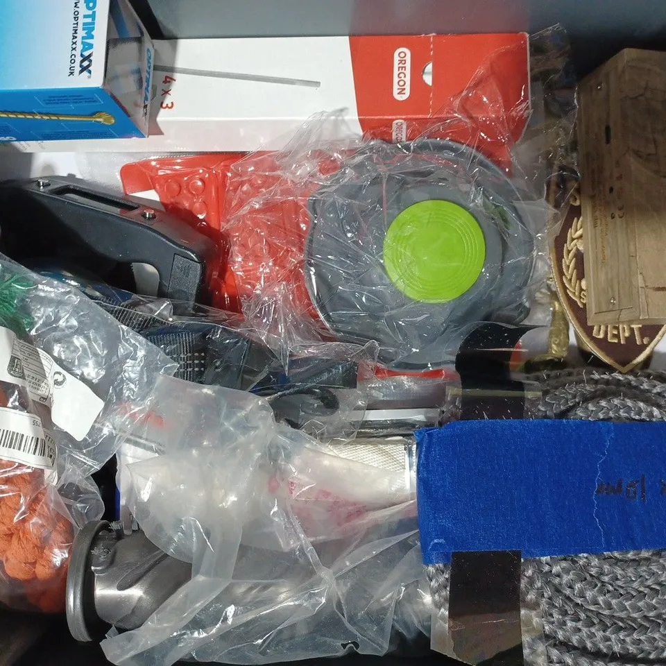 APPROXIMATELY 15 ASSORTED HOUSEHOLD ITEMS TO INCLUDE WONDERFUL WALES TEA TOWEL, SMITH-WAITE TAROT DECK, CLOTHES WIRE ROPE, ETC