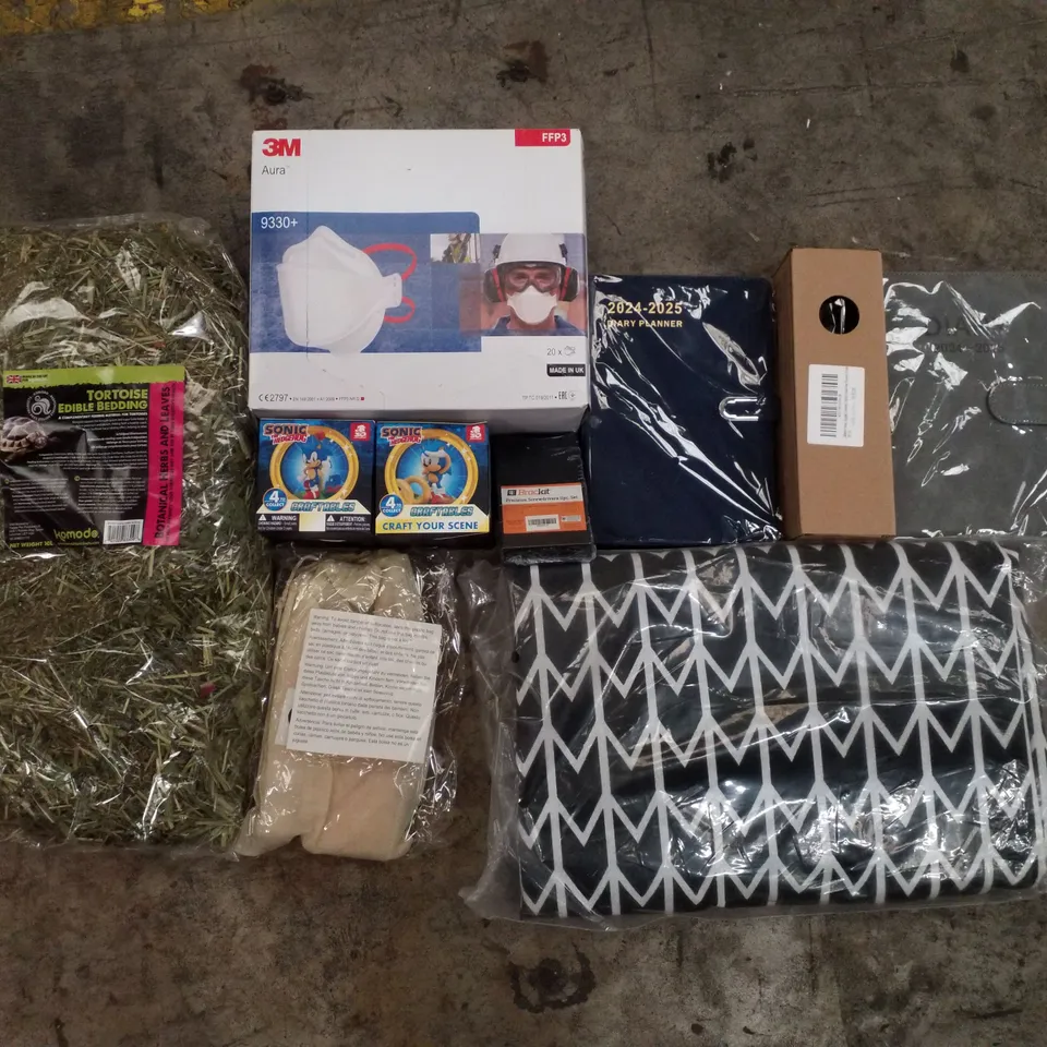 PALLET CONTAINING ASSORTED PRODUCTS INCLUDING 2024-2025 PLANNER, FACE MASKS, SONIC THE HEDGEHOG FIGURES, TORTOISE EDIBLE BEDDING, GNOOCHI BOARD & LAUNDRY BASKET 