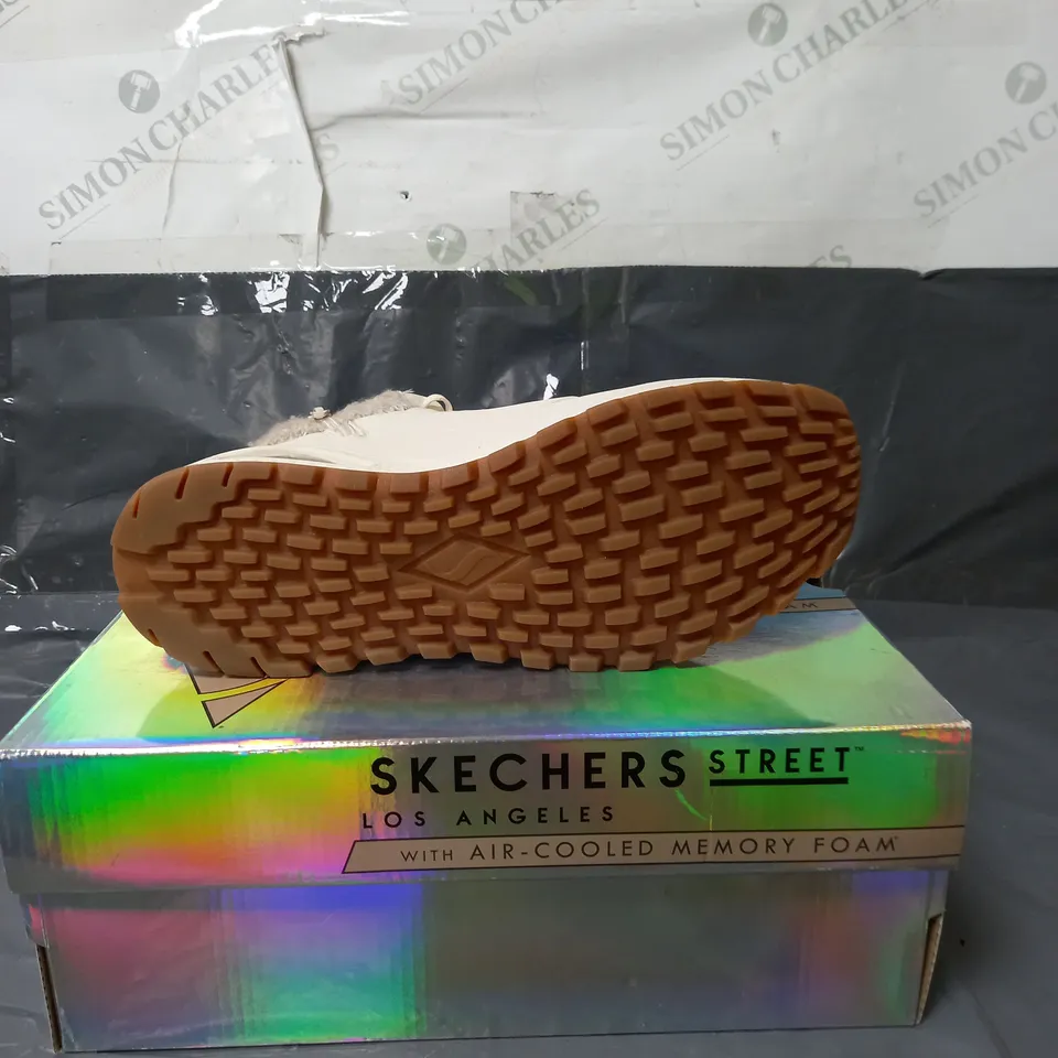 SKECHERS LADIES ANKLE BOOTS CREAM SIZE 6