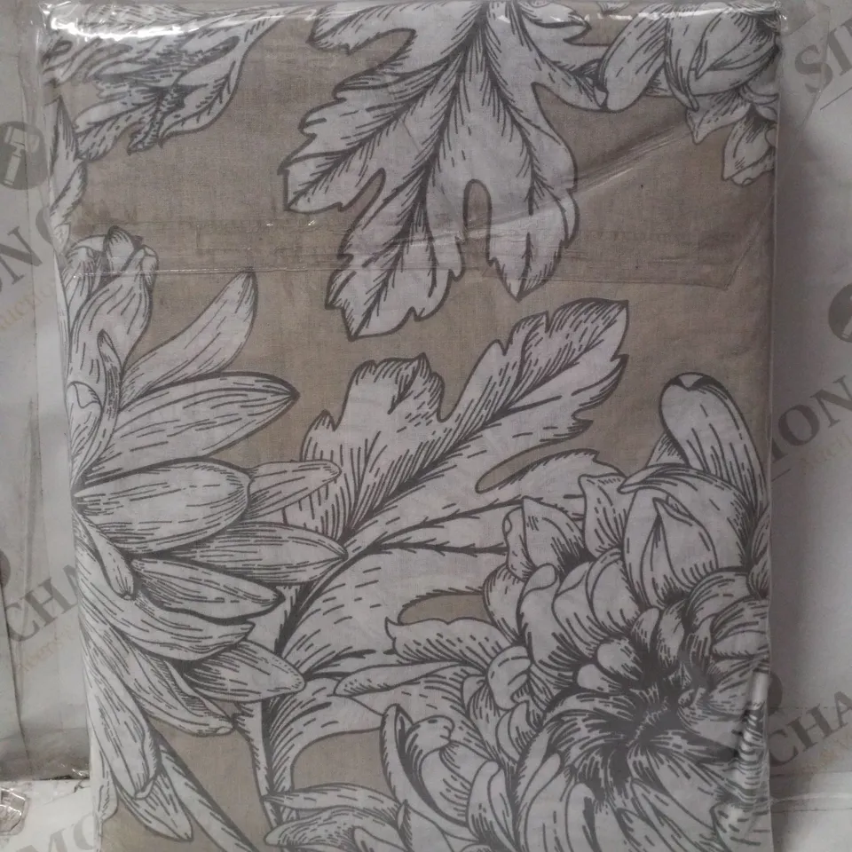 QUEENSBURY DUVET COVER SET SIZE: DOUBLE - 2 STANDARD PILLOWCASES 