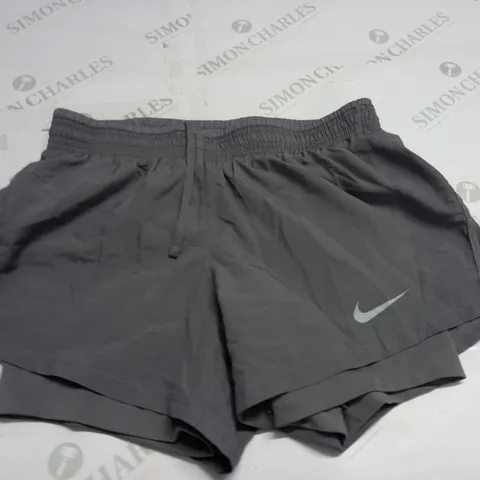 NIKE DRI-FIT TRAINING SHORTS - XS