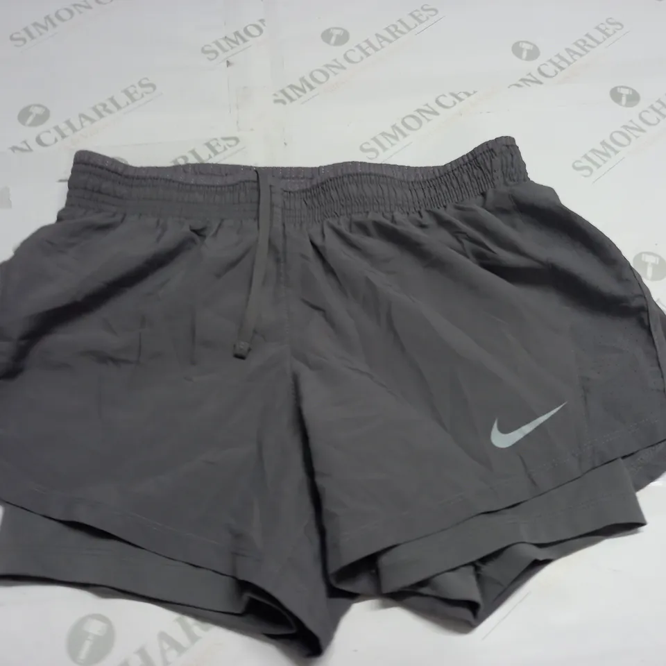 NIKE DRI-FIT TRAINING SHORTS - XS