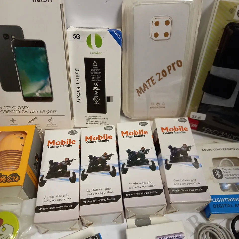 LOT OF APPROX 15 TO INCLUDE POP SOCKETS , SCREEN PROTECTOR FILM , ETC.