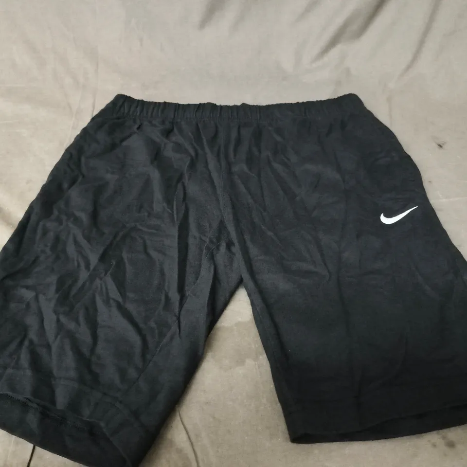NIKE BLACK ATHLETIC SHORTS - SIZE M