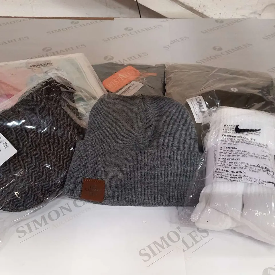 APPORXIMATELY 20 ITEMS OF ASSORTED CLOTHING AND ACCESSORIES TO INCLUDE;