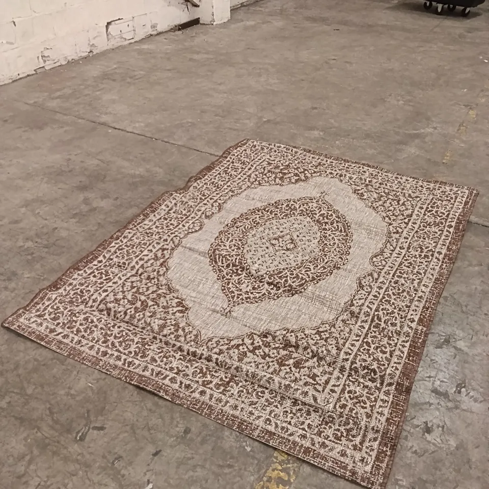 QUALITY DESIGNER AREA RUG - APPROXIMATELY 230cm x 160cm