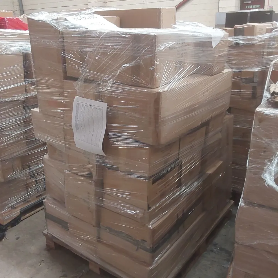 PALLET CONTAINING A LARGE QUANTITY OF ASSORTED LIGHTING PRODUCTS