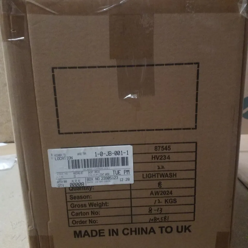 BOX CONTAINING APPROXIMATELY 8 BRAND NEW J D WILLIAMS LIGHT WASH SHIRT DRESSES - SIZE 22