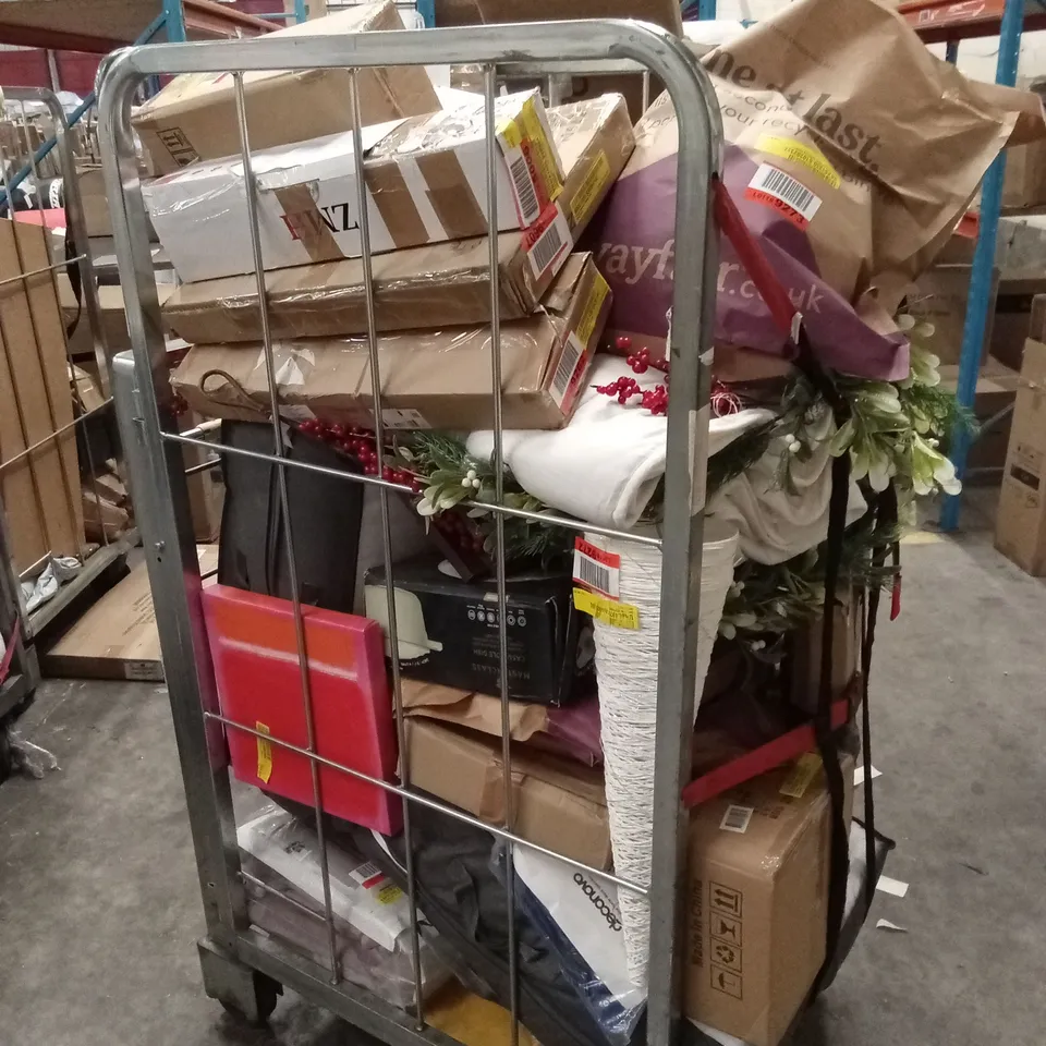 CAGE OF ASSORTED HOUSEHOLD GOODS AND PRODUCTS TO INCLUDE; LIGHTING PRODUCTS, DECOR, SHELVES ETC - CAGE NOT INCLUDED