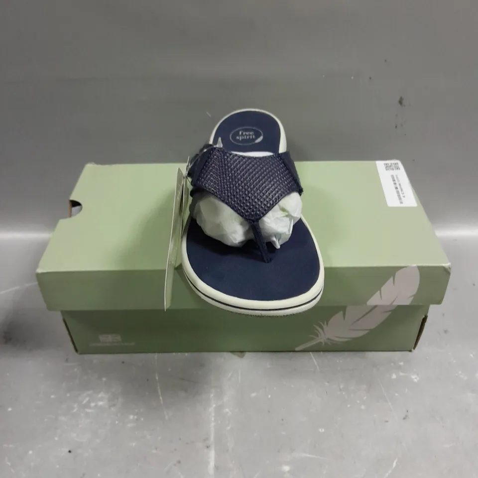 BOXED PAIR OF FREE SPIRIT KELLY OPEN TOE SANDALS - 6