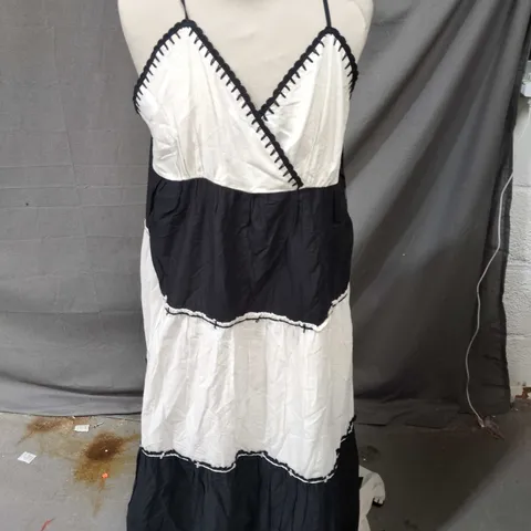 WOMEN'S MAXI DRESS – WHITE AND BLACK TIERED WITH SPAGHETTI STRAPS RO&ZO 