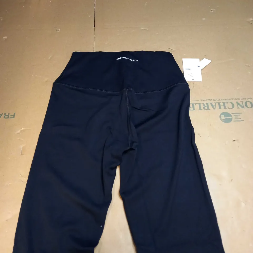 ANOTHER VERSION #SHESWEARINGAV GYM LEGGINS - UK L 