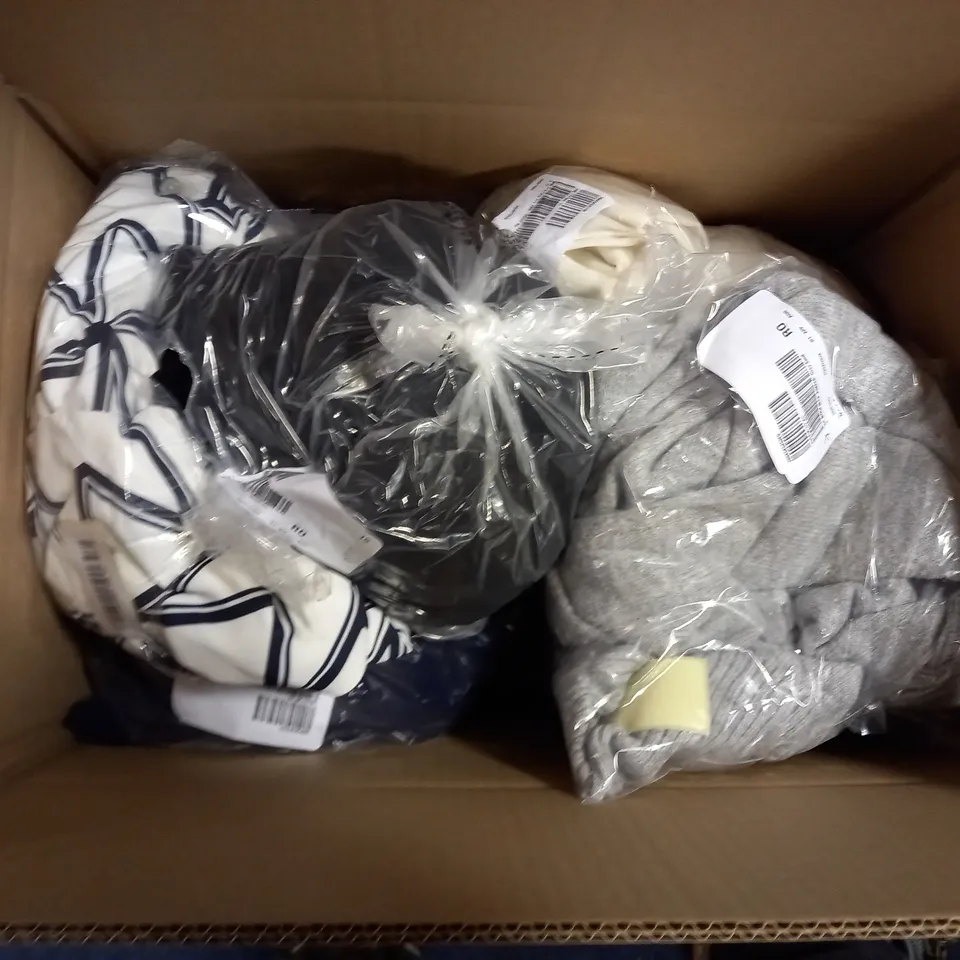 APPROXIMATELY 10 ASSORTED CLOTHING ITEMS TO INCLUDE SHACKET, JUMPER, DRESS, ETC