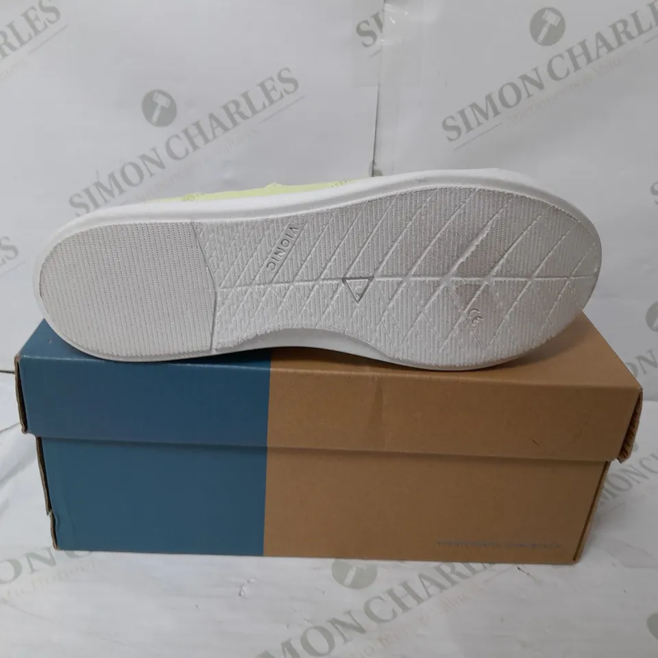 VIONIC BEACH CASUAL CANVAS SHOE IN SEAFOAM SIZE 7