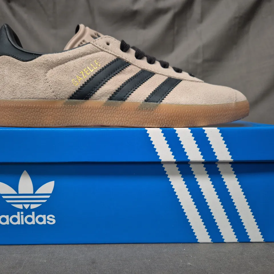 BOXED PAIR OF ADIDAS GAZELLE SHOES IN BEIGE/BLACK UK SIZE 5