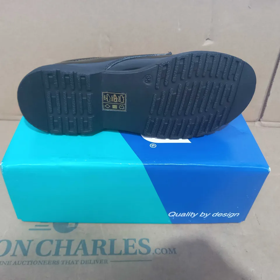 BOXED PAIR OF POD CHUNKY SOLE SHOES IN BLACK EU SIZE 35