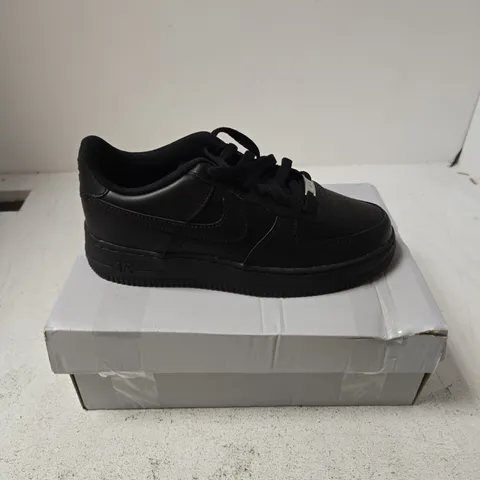NIKE AIR FORCE 1 LE BLACK – UK 6