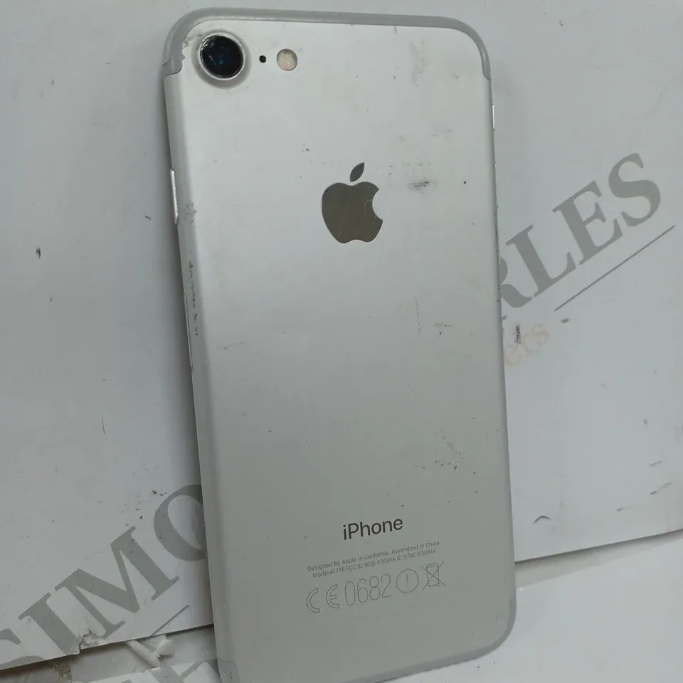 APPLE IPHONE 6 IN SILVER 