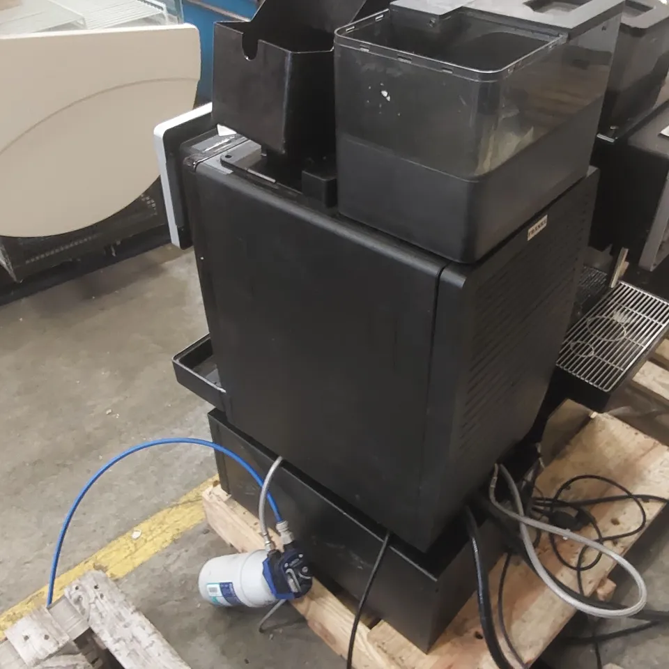 FRANKE A600 COMMERCIAL COFFEE MACHINE WITH MILK CHILLER