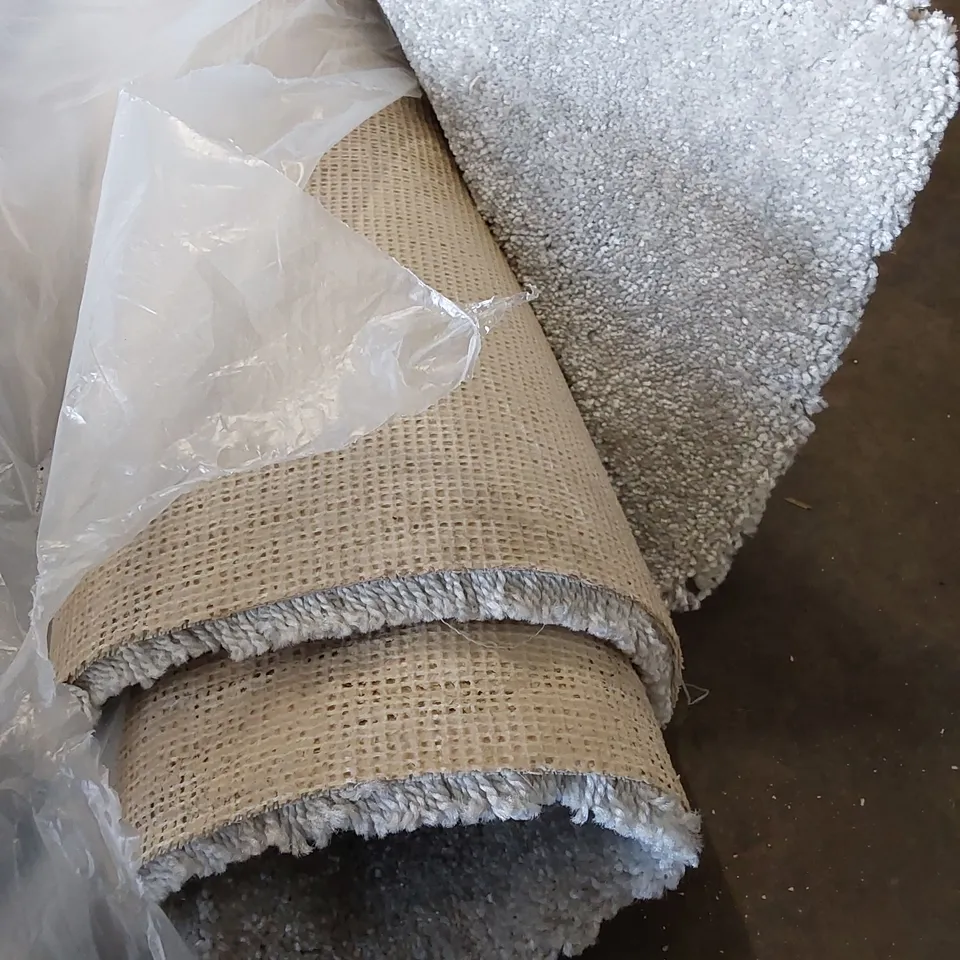 ROLL OF QUALITY KENNEDY SILVER CARPET // SIZE: APPROXIMATELY 5 X 1m