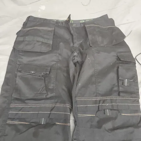 APACHE CARGO TROUSERS, BLACK, UK 38 