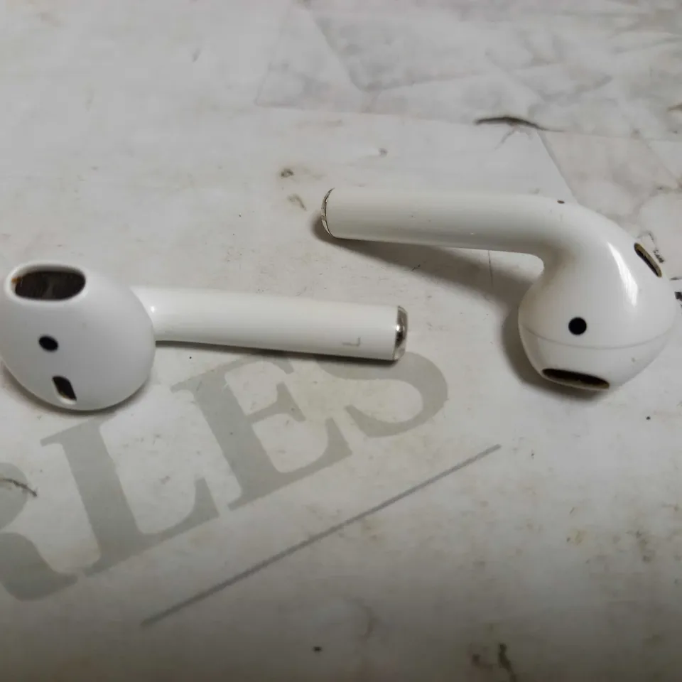 WIRELESS EARBUDS