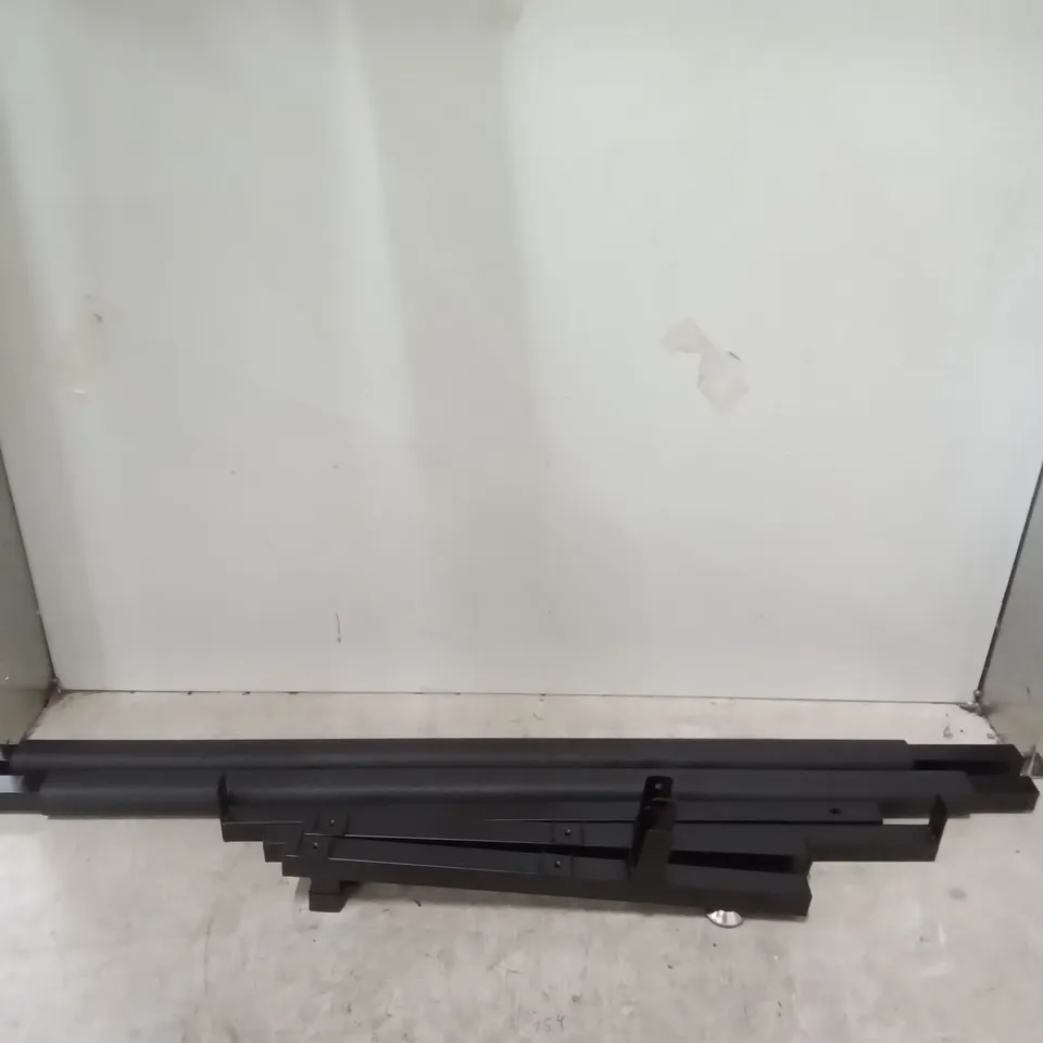 BOXED THE HAWKHAUS GUITAR STAND - BLACK 
