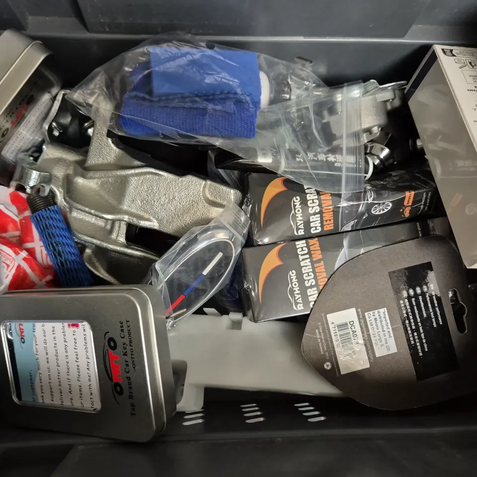 APPROXIMATELY 12 ASSORTED VEHICLE PARTS & ACCESSORIES TO INCLUDE DISC BRAKE PAD, CAR SCRATCH REMOVAL WAX, BRAKE FLUID TESTER, ETC