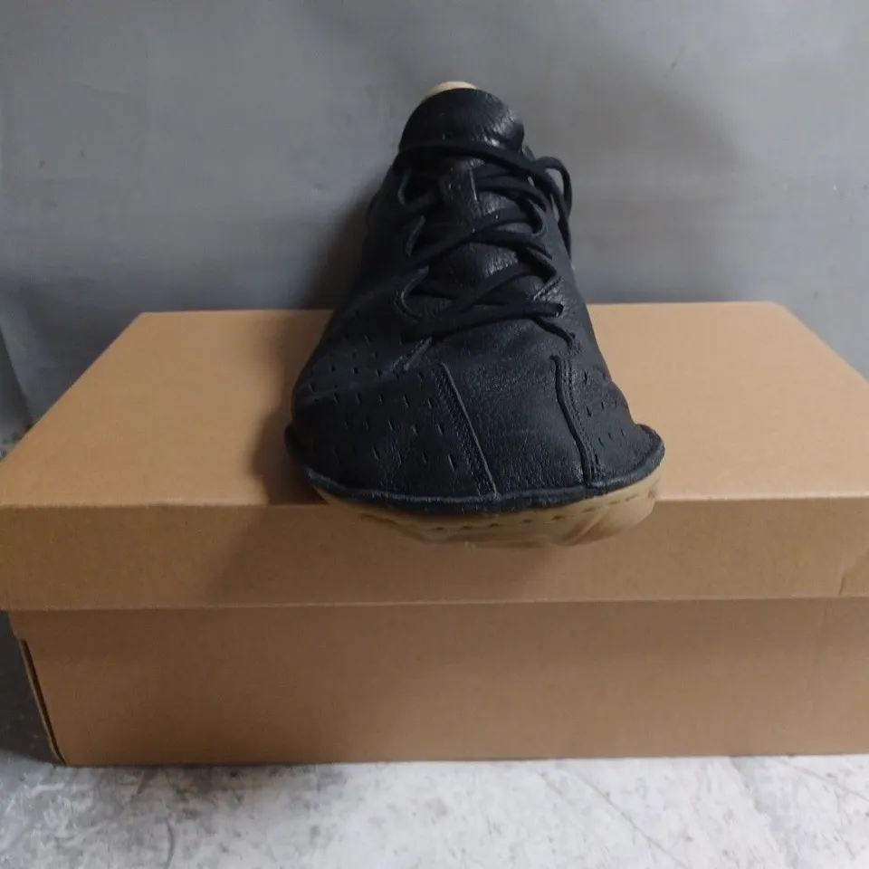 BOXED PAIR OF VIVO BAREFOOT SHOES IN BLACK SIZE UK 11