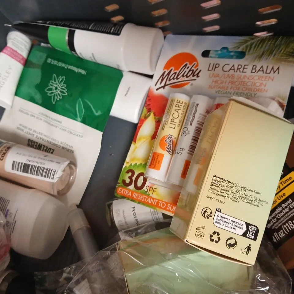 APPROX 12 ASSORTED BEAUTY PRODUCTS TO INCLUDE GIVE ME SHAMPOO, AUSSIE LEAVE IN SPRAY, OGX SHAMPOO, ETC