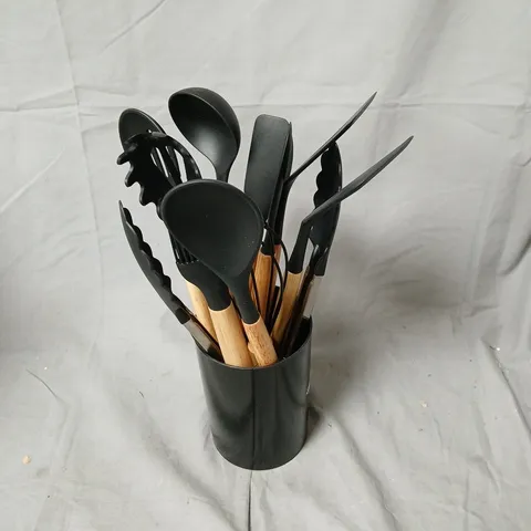SILICONE UTENSILS SET WITH PLASTIC HOLDER