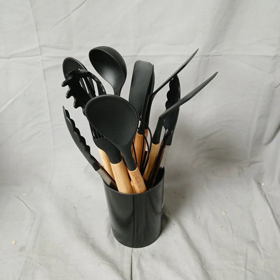 SILICONE UTENSILS SET WITH PLASTIC HOLDER
