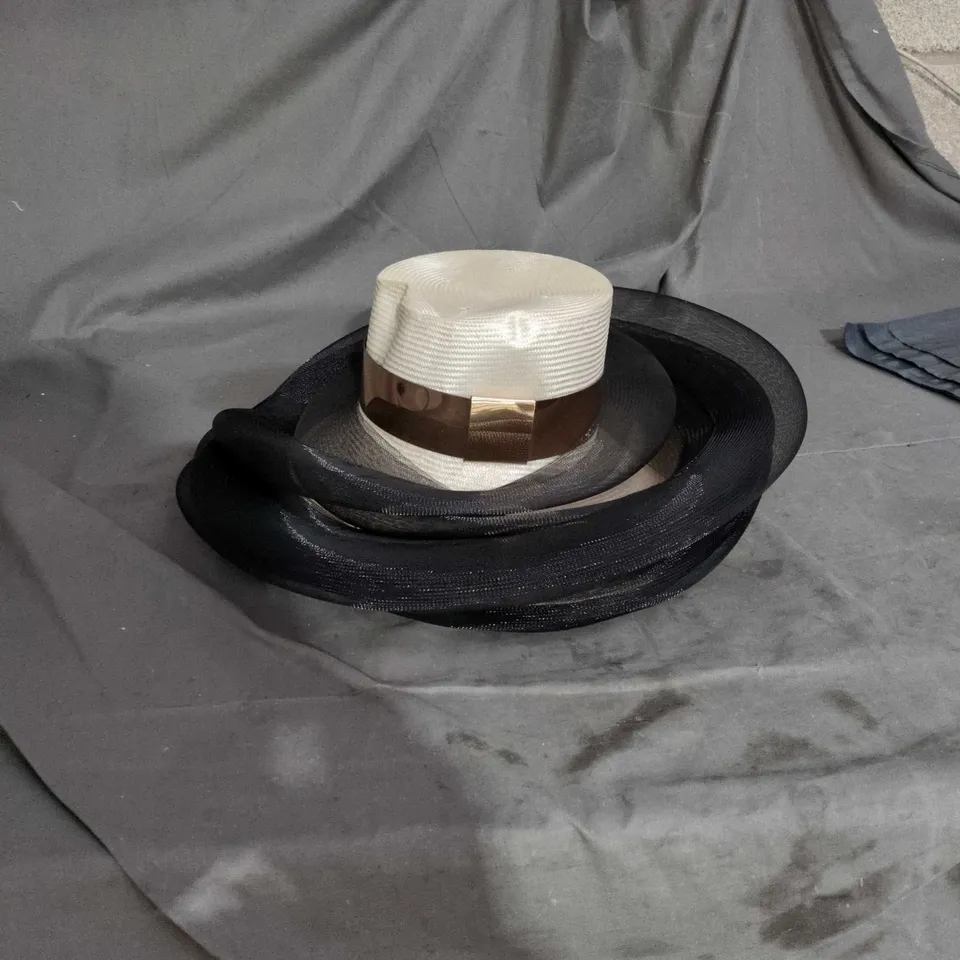 WILLIAM CHAMBERS MILLINERY WIDE-BRIM HAT – CREAM CROWN, BLACK BRIM