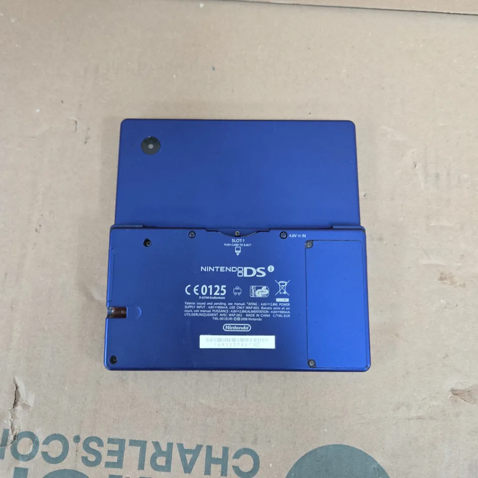 NINTENDO DSI HANDHELD CONSOLE IN DARK BLUE