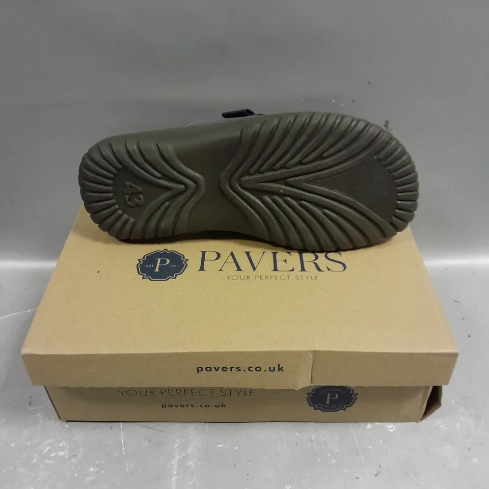 BOXED PAIR OF PAVERS DENIM STYLE SLIP ON SANDALS - 9
