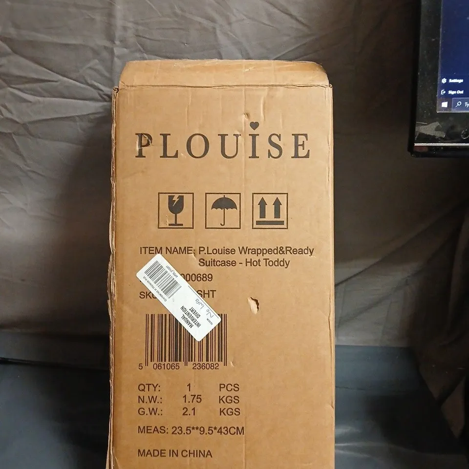 P.LOUISE WRAPPED & READY SUITCASE – HOT TODDY MAKE-UP SET