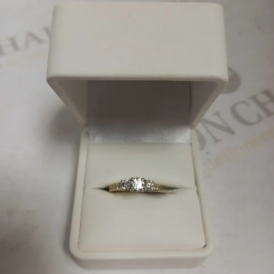 MOISSANITE 9CT GOLD 1 CARAT ROUND BRILLIANT TRILOGY RING WITH STONE SET SHOULDERS SIZE N RRP £700