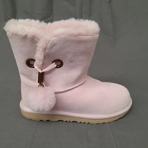 PAIR OF UGG BOOTS IN PALE PINK SIZE UK 3